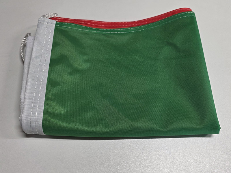 Bandiera piegata (vista d’insieme)